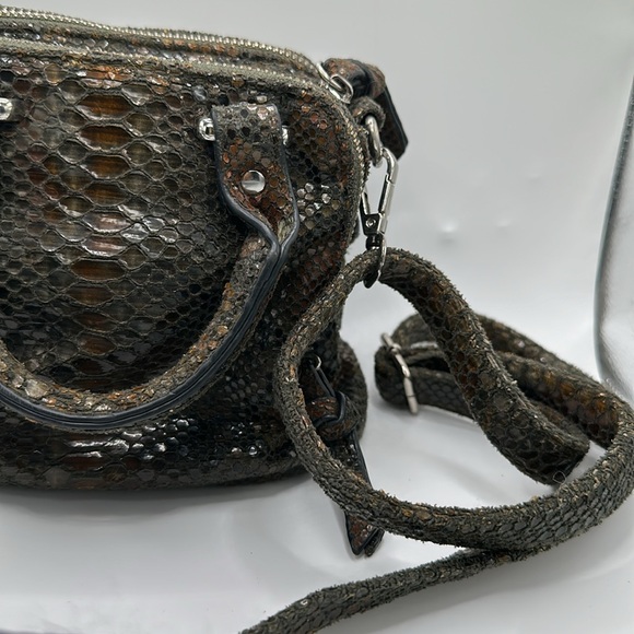 Green vegan animal snake skin mini crossbody purse - Picture 3 of 9